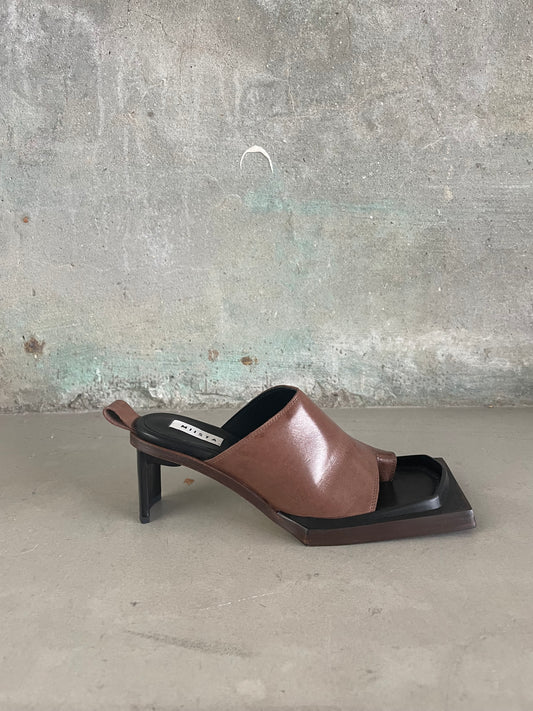 Jinny Raven Amber Brown Mule Sandals