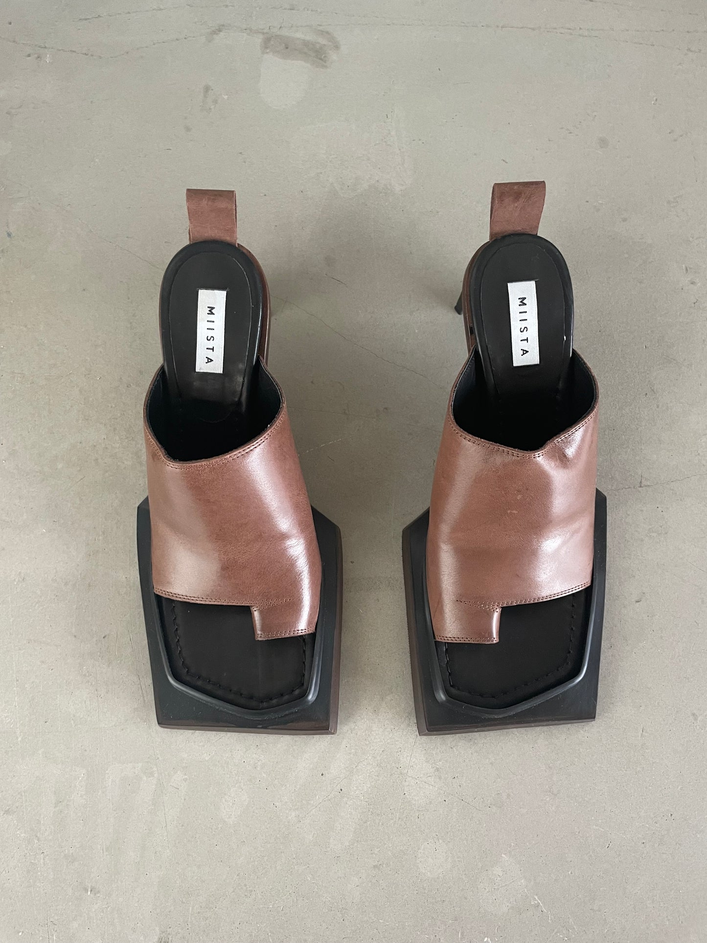 Jinny Raven Amber Brown Mule Sandals